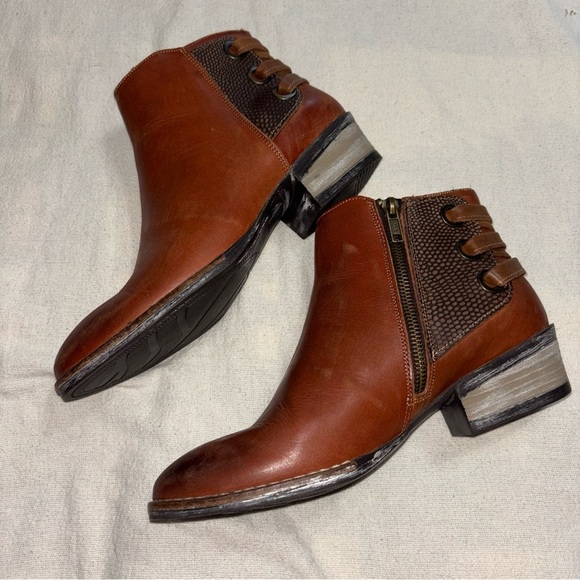 Sterling River Womens Sz9 Brown Shortie Bootie Rust Color Leather Lace Back - Picture 3 of 10